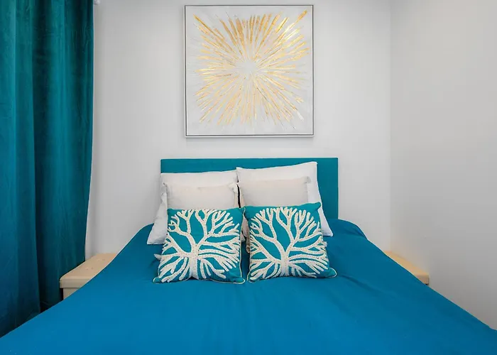 Le Grand Bleu Modern And Functional With Terrace And Parking *