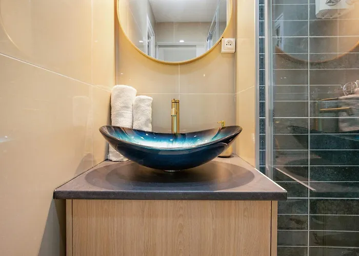 Le Grand Bleu Modern And Functional With Terrace And Parking