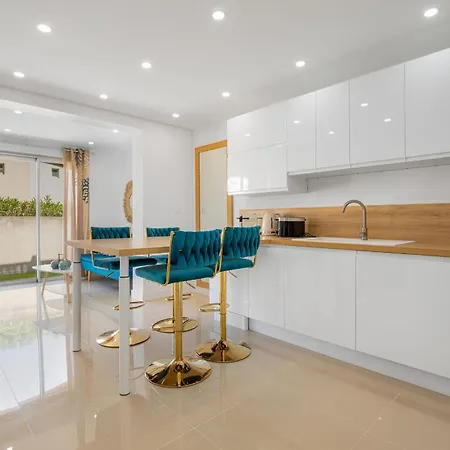 Dom wakacyjny Le Grand Bleu Modern And Functional With Terrace And Parking *